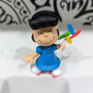 LUCY van Pelt 3" Figure with Pinwheel Peanuts Cake Topper